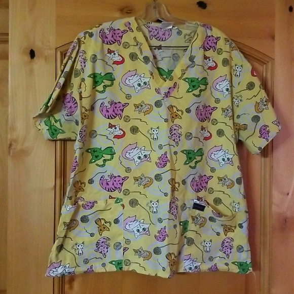 Cat print scrub top - Picture 2 of 2